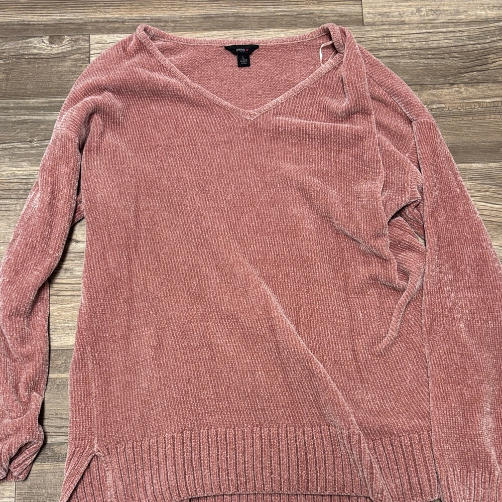 Intro. Women's Dusty Rose V-Neck Sweater